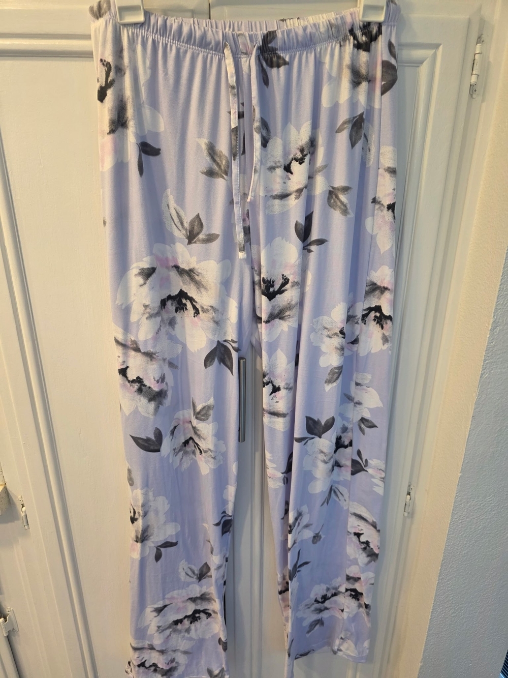 NWT ~ Mia & Tess Women’s Lavender Floral Lounge Pants ~ Size Large